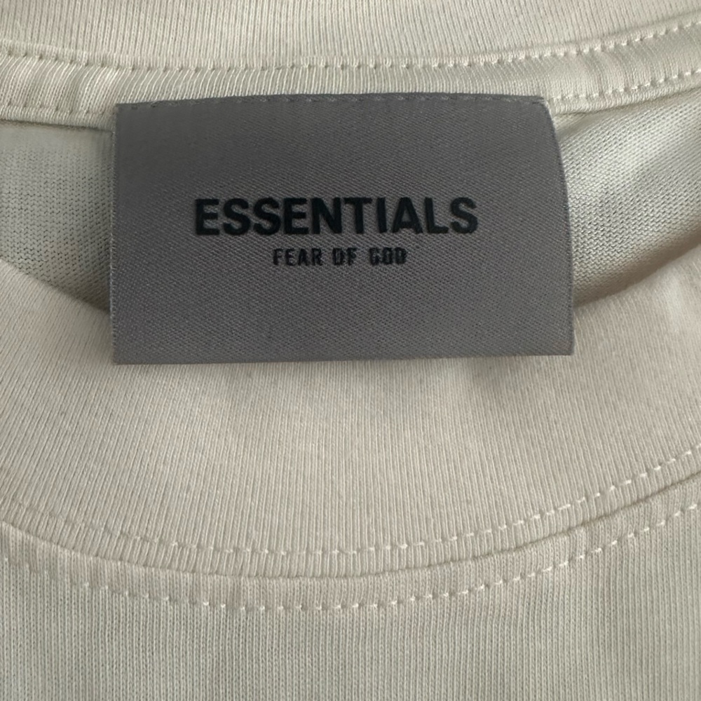Fear of God Essentials Off-White T-Shirt - Picture 3 of 5